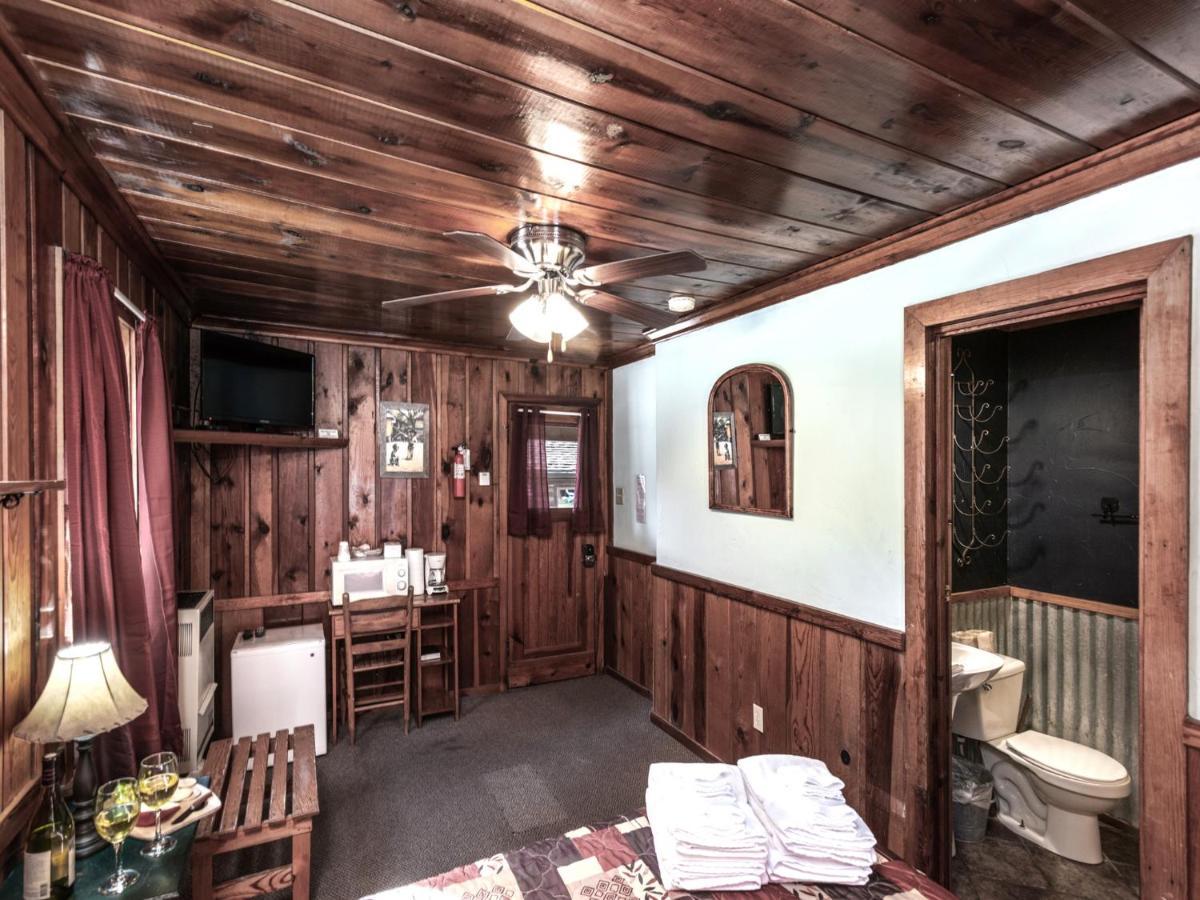 Apache Village 3, Queen Bed, Midtown, Sleeps 2 Ruidoso Exterior photo