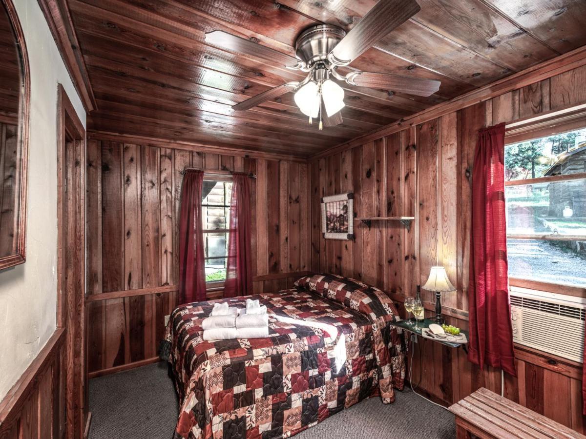 Apache Village 3, Queen Bed, Midtown, Sleeps 2 Ruidoso Exterior photo